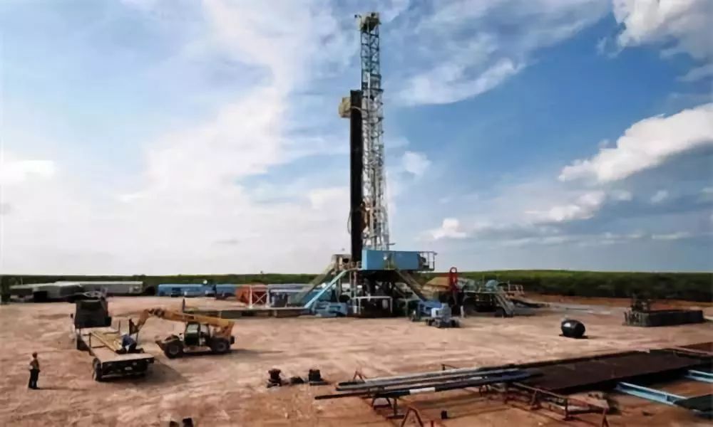 而明天还将有同一型号另一艘船交付