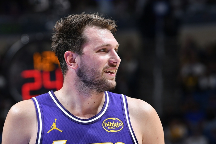 东契奇技术犯规遭撤销 避免禁赛与27万美元罚款