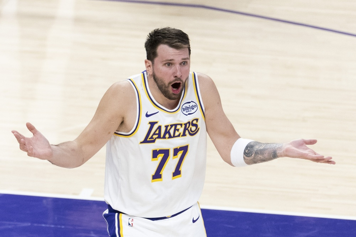 东契奇技术犯规遭撤销 避免禁赛与27万美元罚款