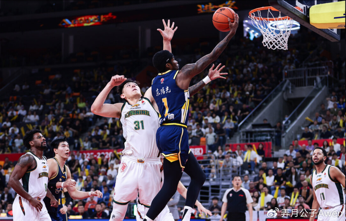 杜锋执教广东男篮遭遇滑铁卢 球队惨败辽宁引质