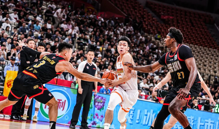 深圳大胜江苏跻身前三，庞峥麟成广东逆转关键