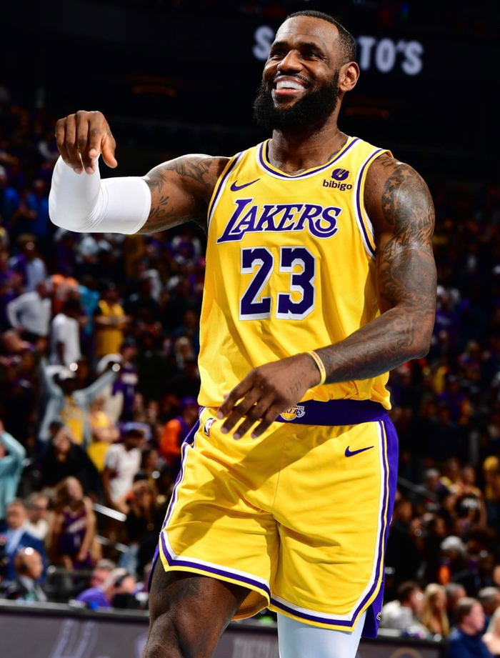 詹姆斯力挽狂澜 东契奇绝杀助掘金逆转湖人