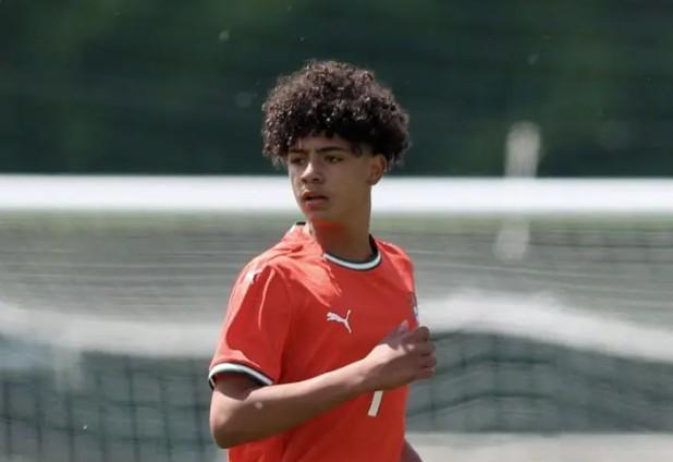 迷你罗现身皇马训练营 等待中东局势稳定返沙特