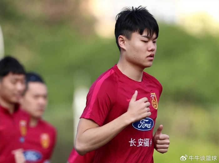 张玉宁状态火热领跑本土中锋 张玉宁与杨立瑜的